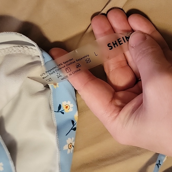 Bikini - Picture 3 of 3